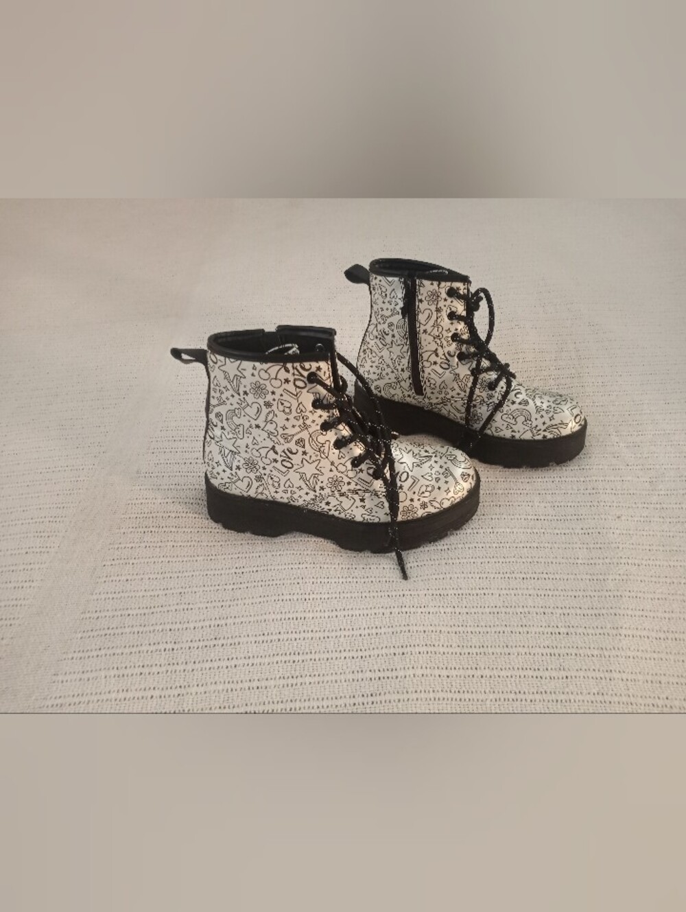 SKECHERS Gravlen Youth Hi Doodle Down Boots